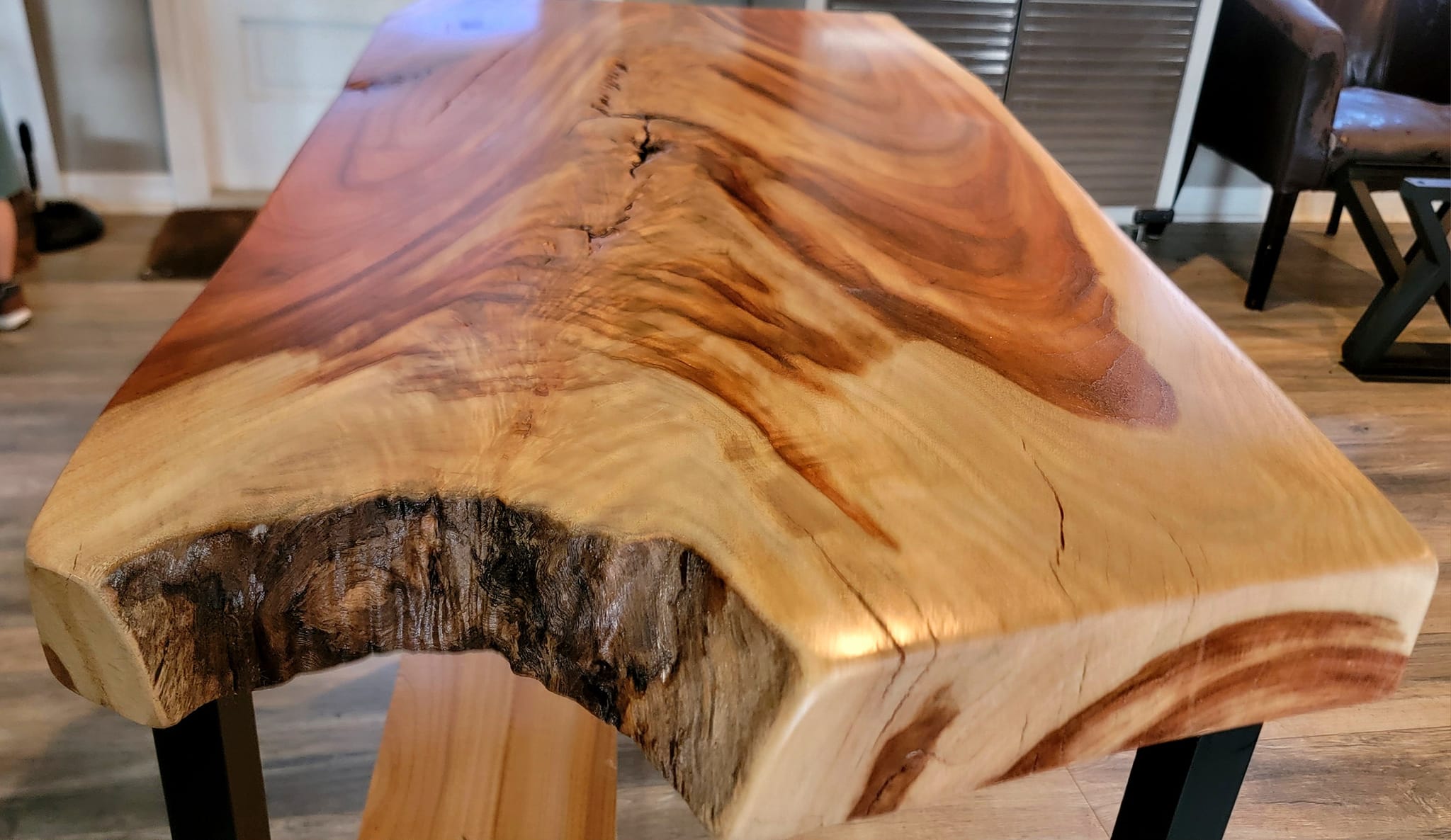 Live-edge bench top showing dramatic heartwood and sapwood contrast